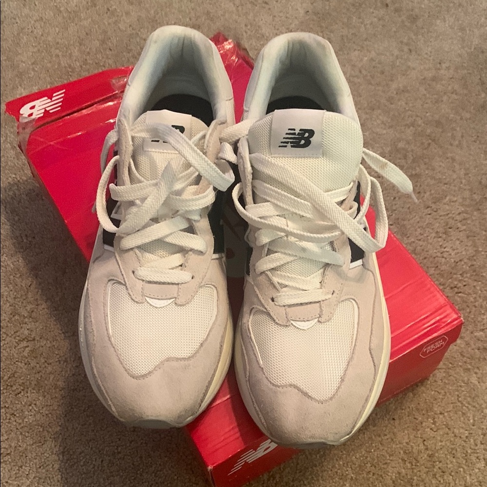 New Balance Running Course M5740CBC White and Gray with Black Running Shoes EUC